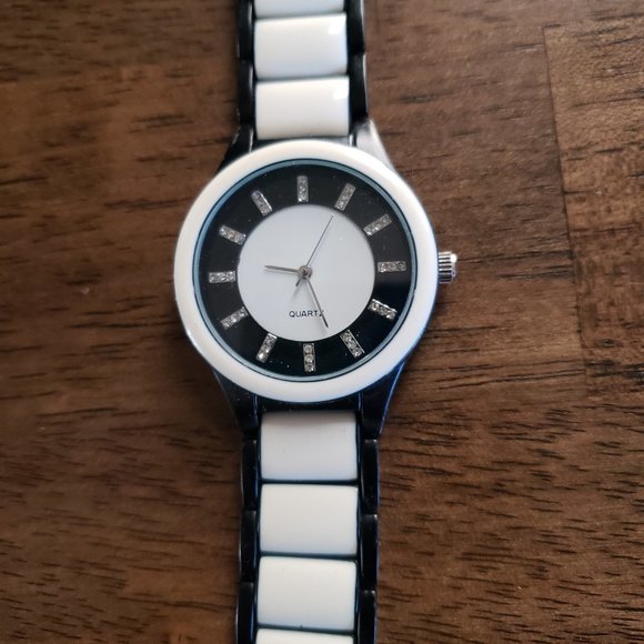 Black and White watch - Picture 2 of 4